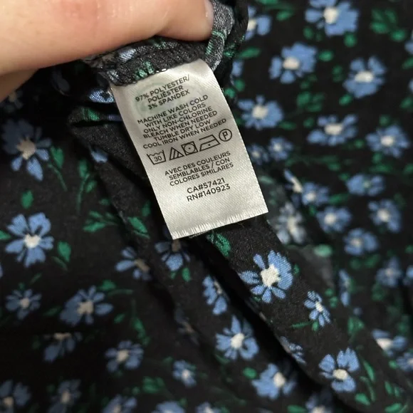 Loft Women’s Black and Blue Floral Ruffled Longsleeve Blouse size XS Petite - Picture 9 of 9